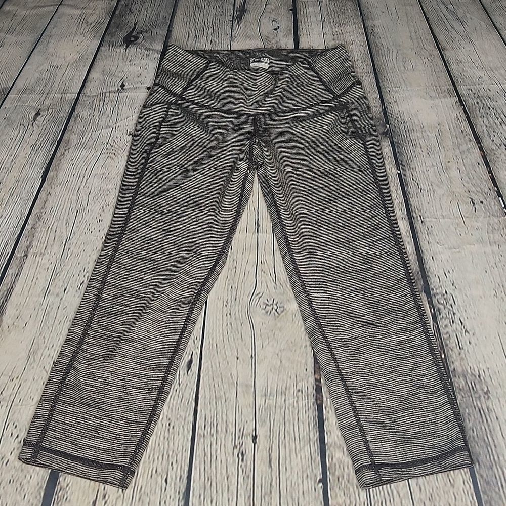 Old Navy -115 Active‎ capri leggings Small